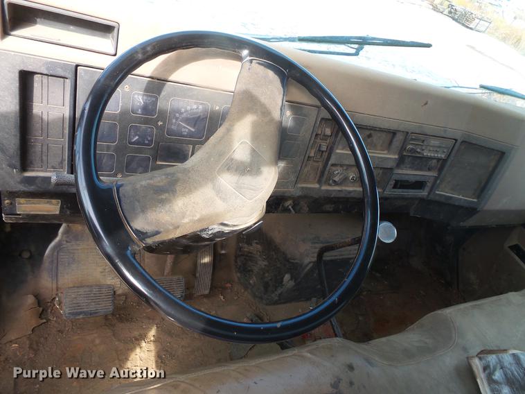 image for item DB8062 1990 International 4700 delivery truck