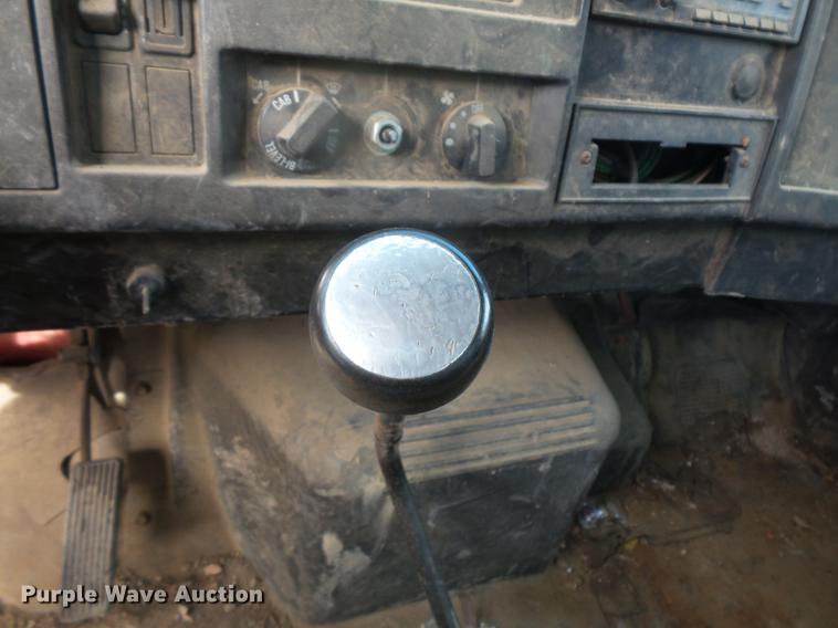 image for item DB8062 1990 International 4700 delivery truck