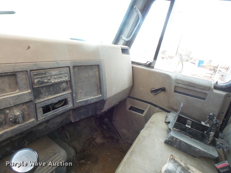 image for item DB8062 1990 International 4700 delivery truck