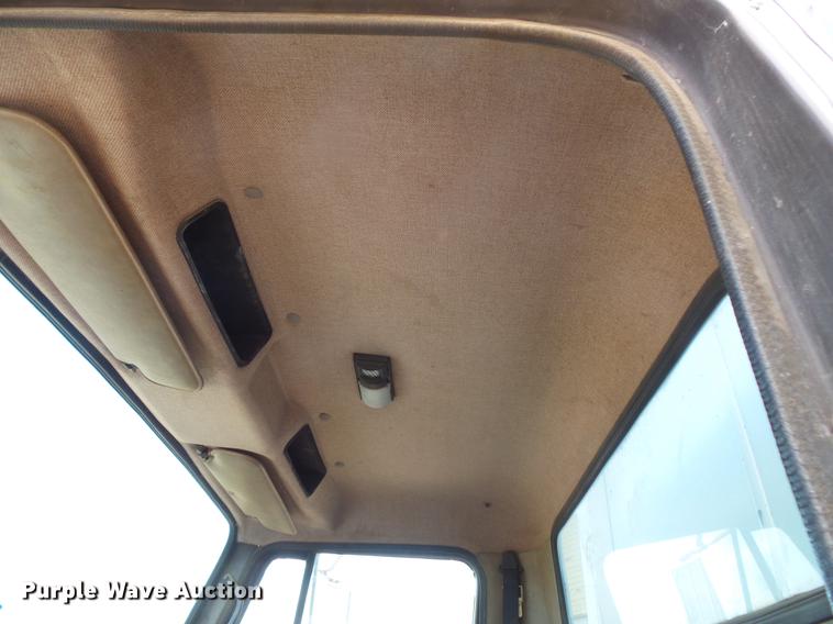 image for item DB8062 1990 International 4700 delivery truck