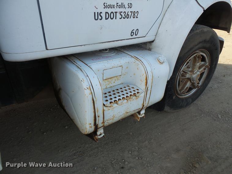 image for item DB8062 1990 International 4700 delivery truck