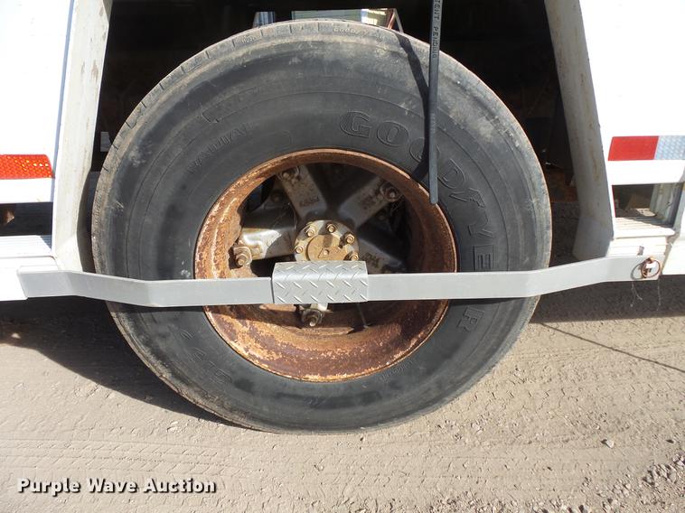 image for item DB8062 1990 International 4700 delivery truck