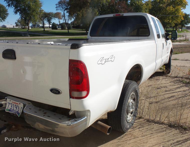 image for item DB8064 2006 Ford F250 Super Duty SuperCab pickup truck