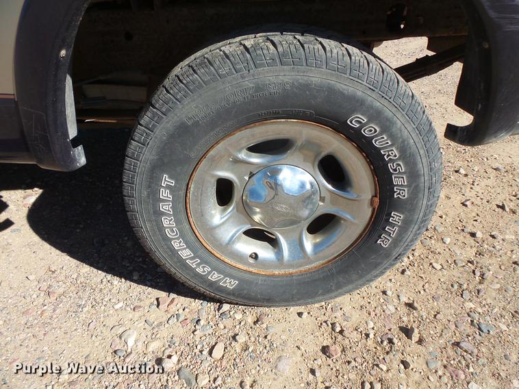 image for item DB8090 2001 Ford F150 SuperCrew pickup truck