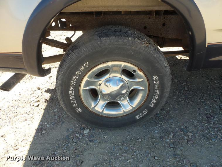 image for item DB8090 2001 Ford F150 SuperCrew pickup truck