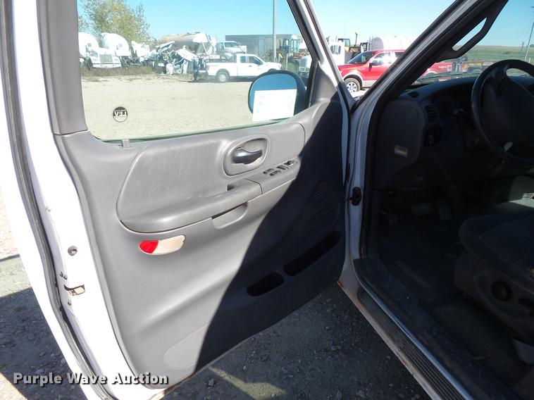 image for item DB8092 2001 Ford F150 SuperCab pickup truck