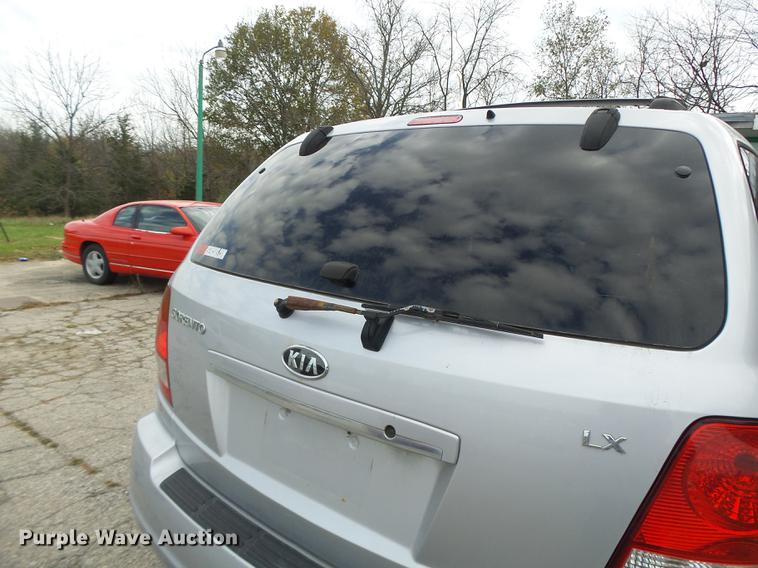 image for item DB9933 2006 Kia Sorento SUV