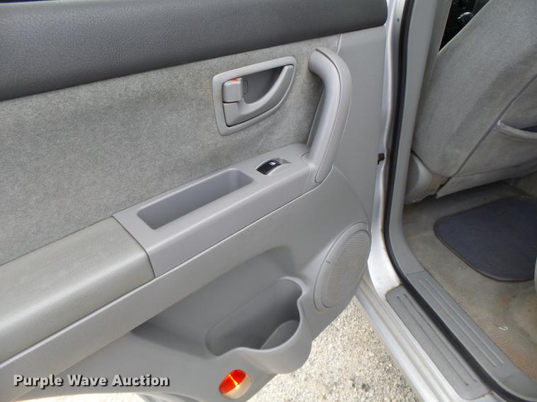 image for item DB9933 2006 Kia Sorento SUV