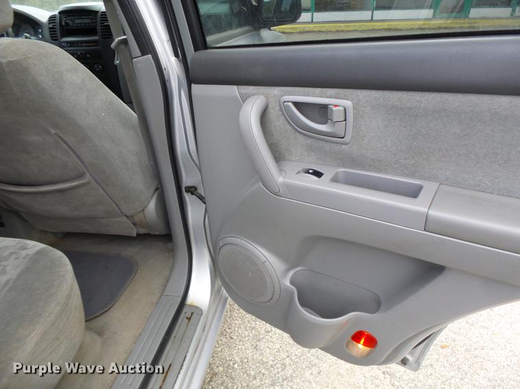 image for item DB9933 2006 Kia Sorento SUV