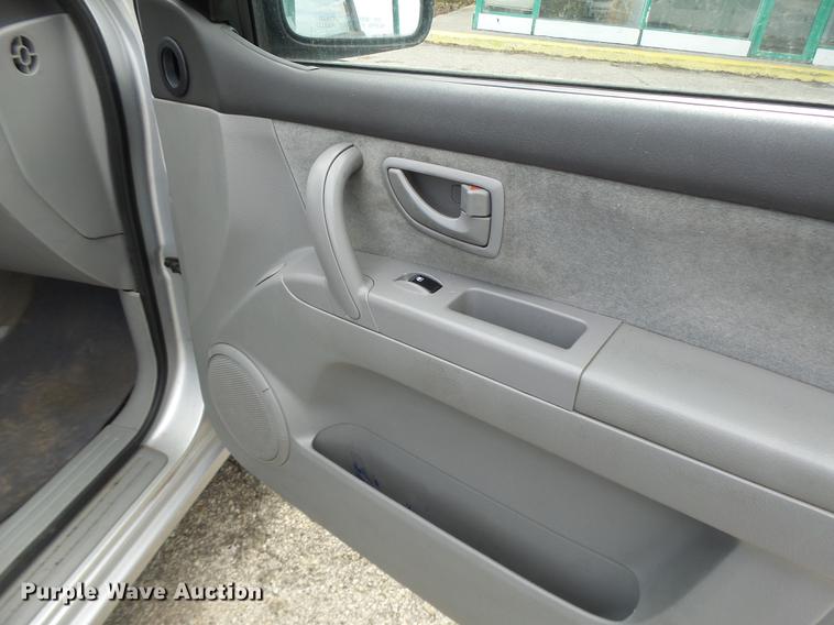 image for item DB9933 2006 Kia Sorento SUV