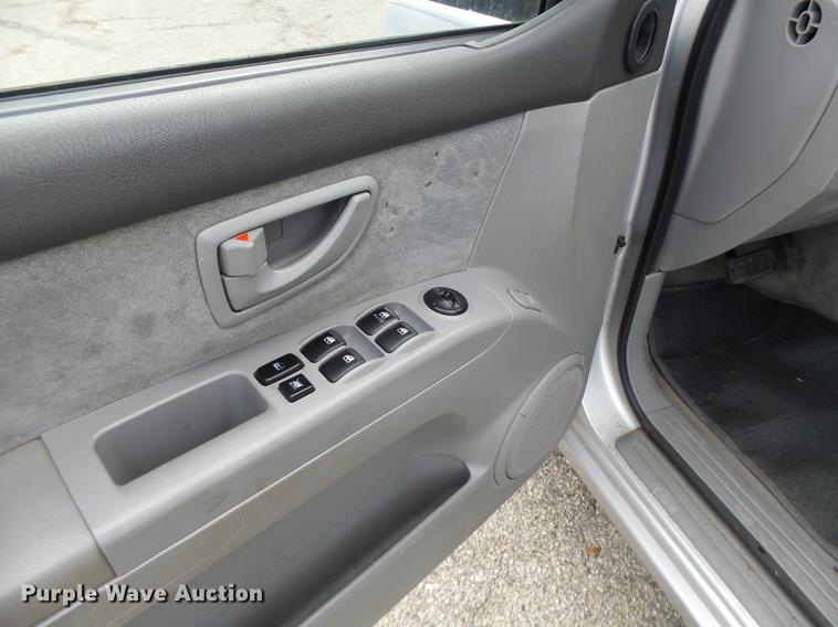 image for item DB9933 2006 Kia Sorento SUV