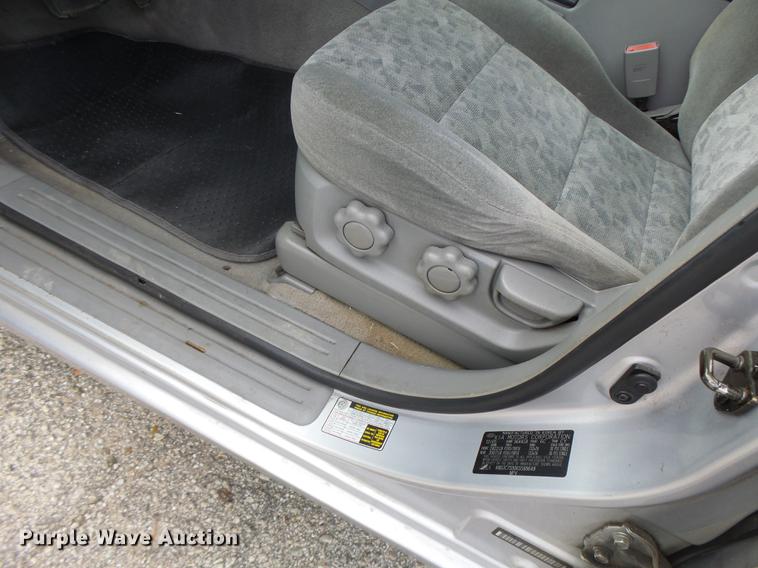 image for item DB9933 2006 Kia Sorento SUV