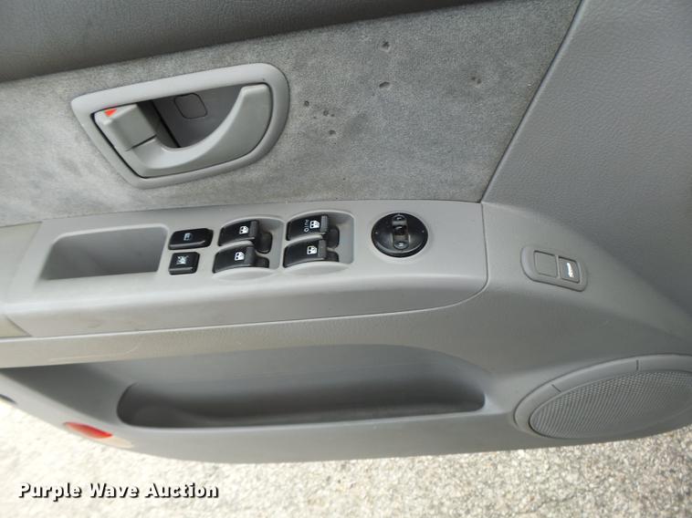 image for item DB9933 2006 Kia Sorento SUV