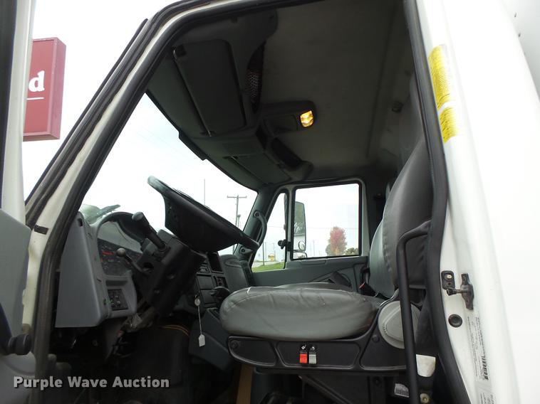 image for item DB9945 2007 International DuraStar 4300 box truck