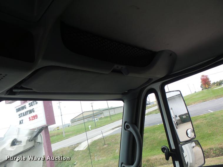 image for item DB9945 2007 International DuraStar 4300 box truck