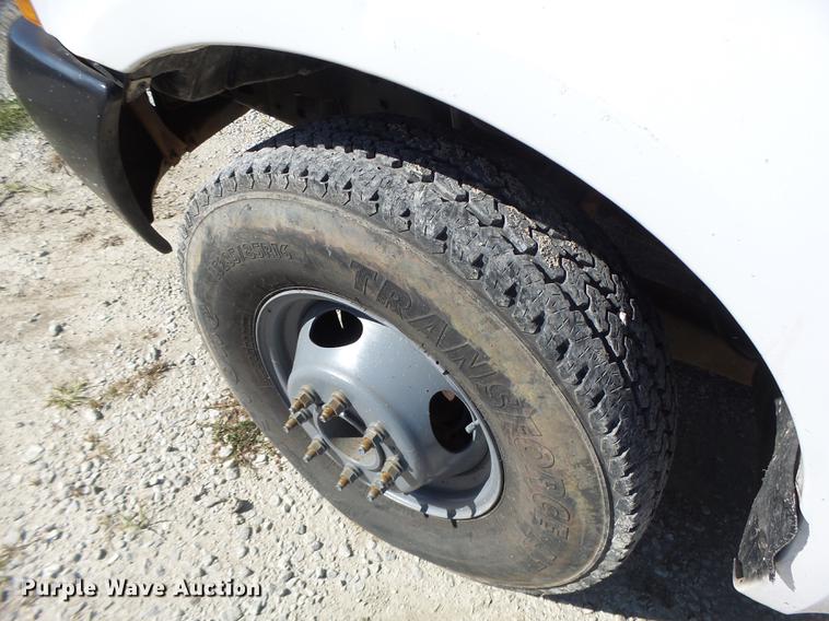 image for item DB9965 1999 Ford F350 Super Duty cab and chassis