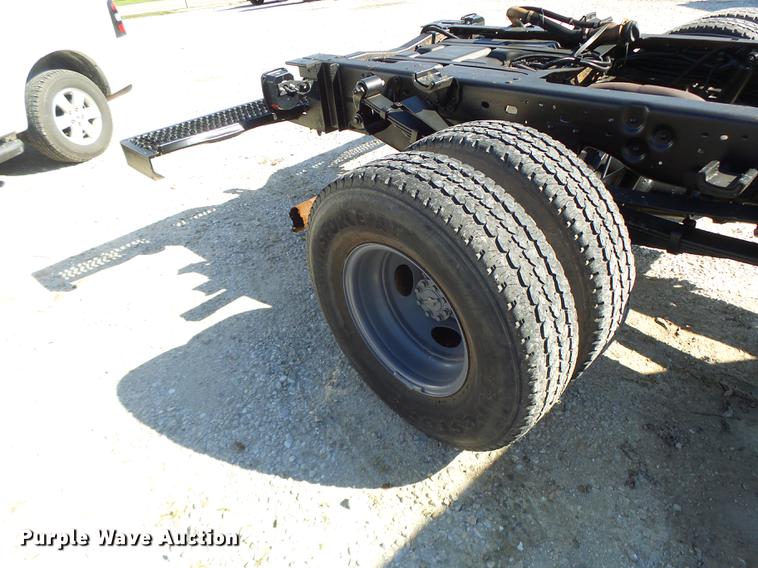 image for item DB9965 1999 Ford F350 Super Duty cab and chassis