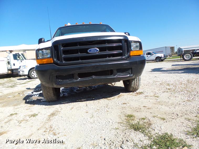 image for item DB9965 1999 Ford F350 Super Duty cab and chassis