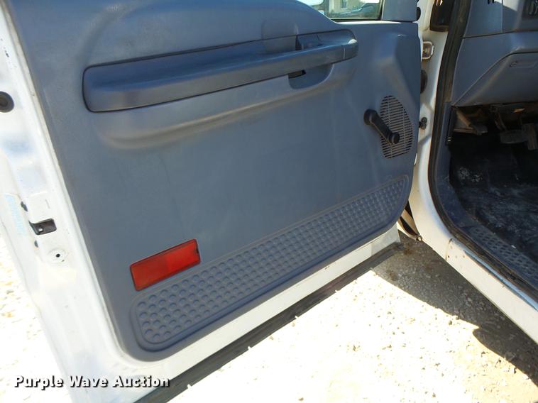 image for item DB9965 1999 Ford F350 Super Duty cab and chassis