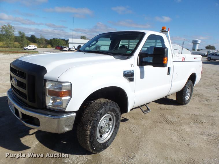 image for item DB9978 2009 Ford F250 Super Duty XL pickup truck