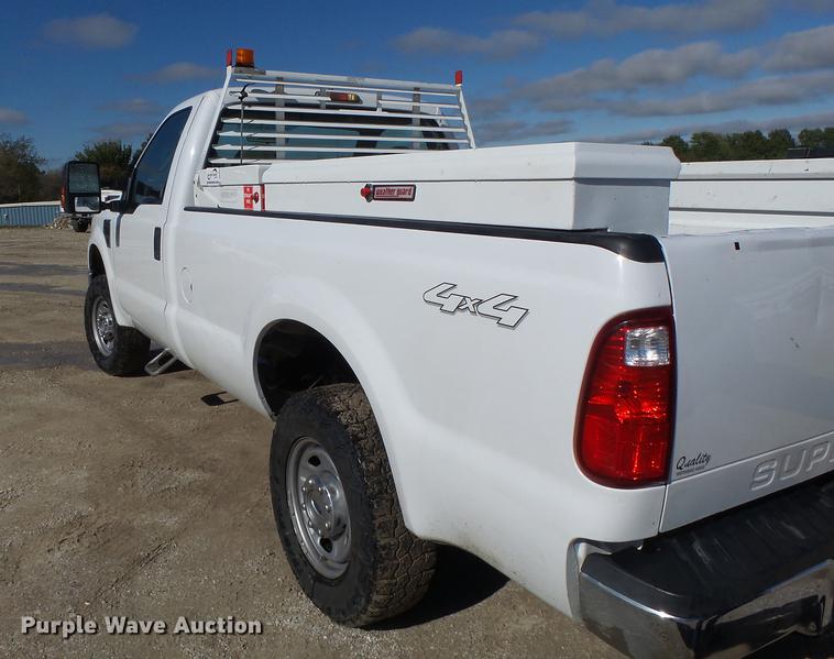 image for item DB9978 2009 Ford F250 Super Duty XL pickup truck