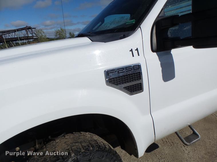 image for item DB9978 2009 Ford F250 Super Duty XL pickup truck