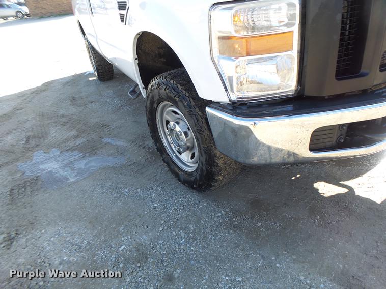 image for item DB9978 2009 Ford F250 Super Duty XL pickup truck