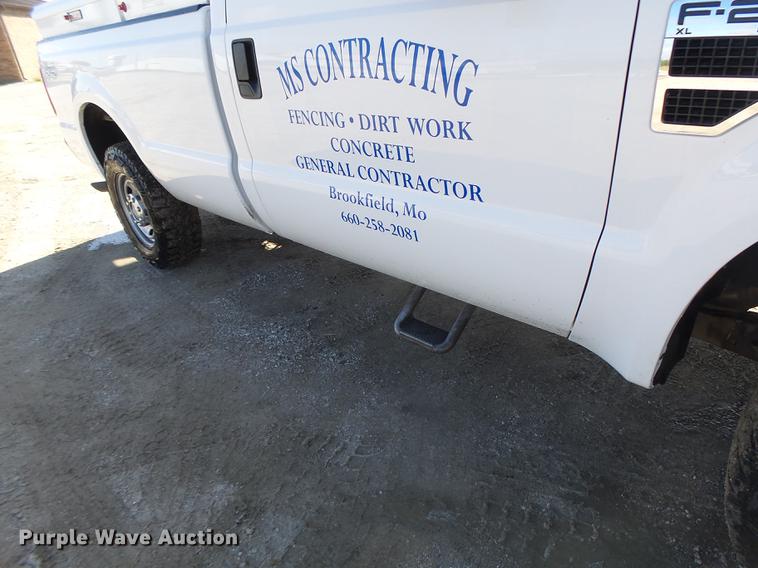 image for item DB9978 2009 Ford F250 Super Duty XL pickup truck