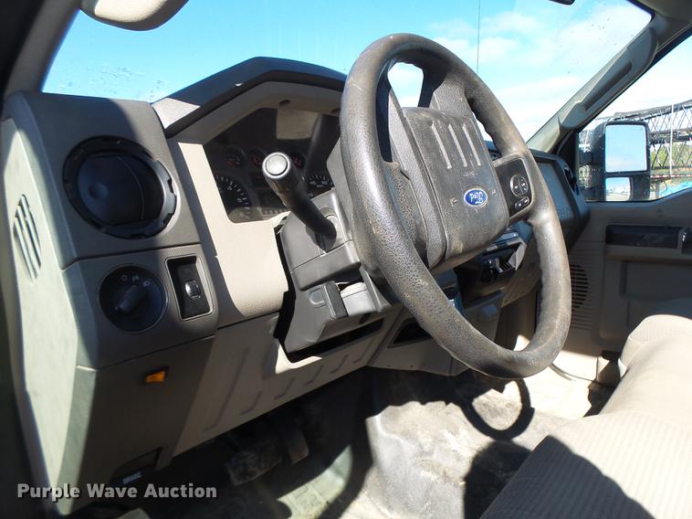 image for item DB9978 2009 Ford F250 Super Duty XL pickup truck