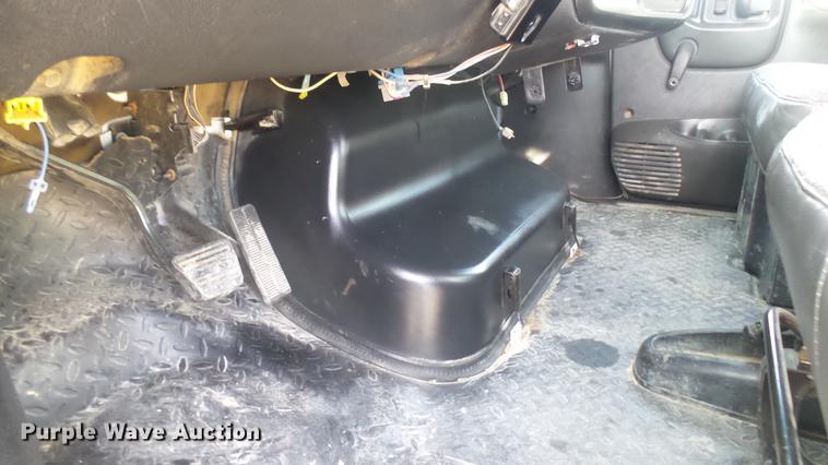 image for item DC1836 2006 GMC C4500 flatbed truck