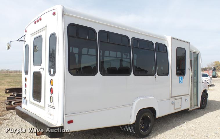 image for item DC1853 2003 Ford Econoline E450 Super Duty shuttle bus