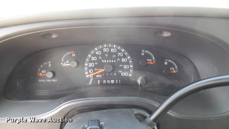 image for item DC1853 2003 Ford Econoline E450 Super Duty shuttle bus