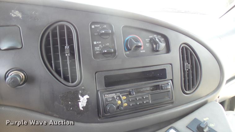 image for item DC1853 2003 Ford Econoline E450 Super Duty shuttle bus