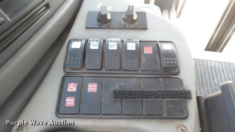 image for item DC1853 2003 Ford Econoline E450 Super Duty shuttle bus