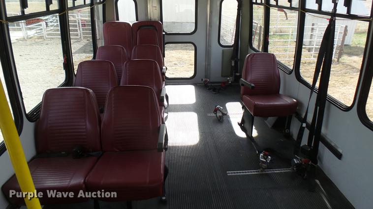 image for item DC1853 2003 Ford Econoline E450 Super Duty shuttle bus