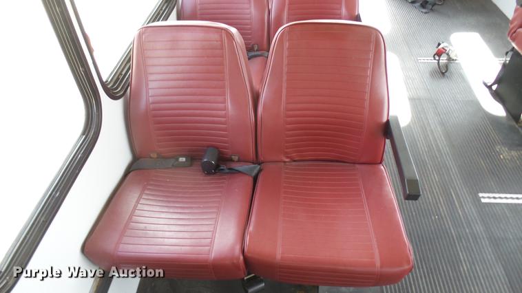 image for item DC1853 2003 Ford Econoline E450 Super Duty shuttle bus
