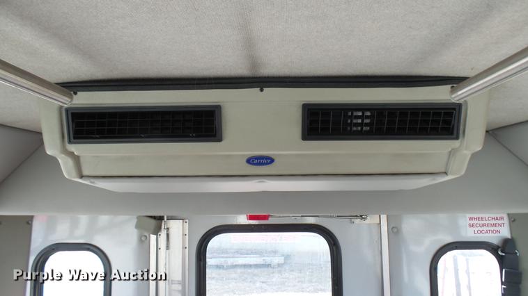 image for item DC1853 2003 Ford Econoline E450 Super Duty shuttle bus
