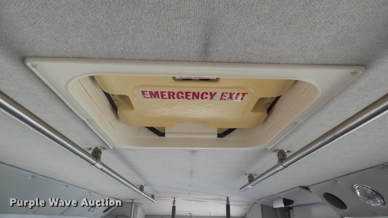 image for item DC1853 2003 Ford Econoline E450 Super Duty shuttle bus