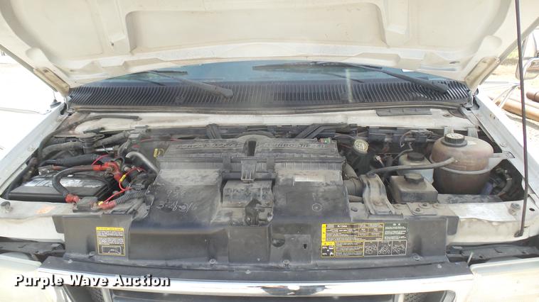image for item DC1853 2003 Ford Econoline E450 Super Duty shuttle bus
