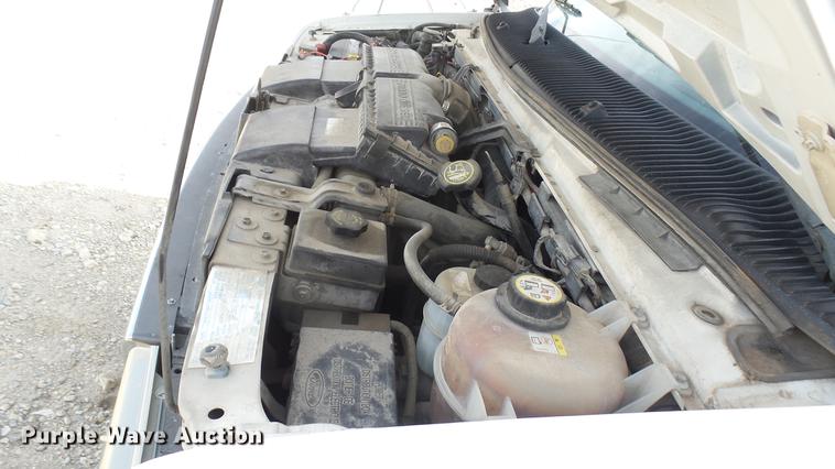 image for item DC1853 2003 Ford Econoline E450 Super Duty shuttle bus