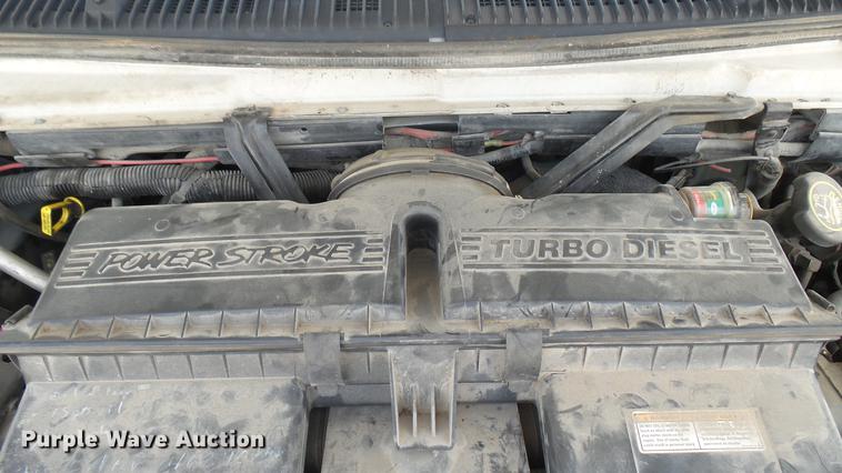 image for item DC1853 2003 Ford Econoline E450 Super Duty shuttle bus