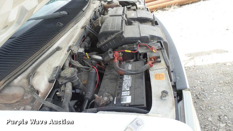 image for item DC1853 2003 Ford Econoline E450 Super Duty shuttle bus