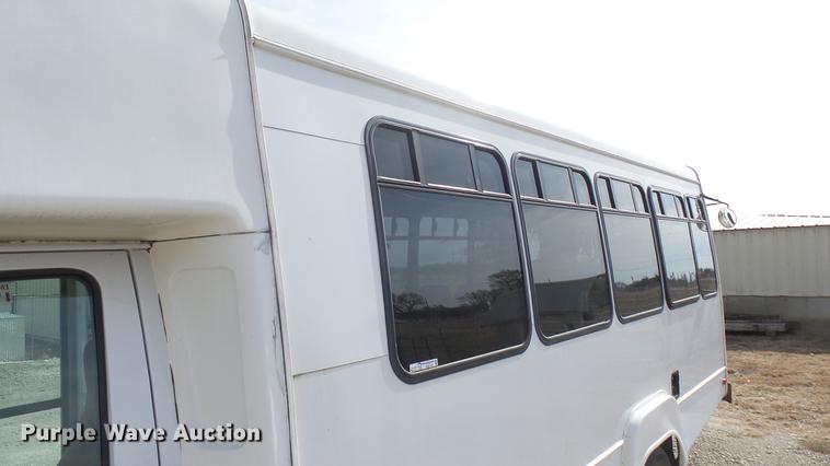 image for item DC1853 2003 Ford Econoline E450 Super Duty shuttle bus