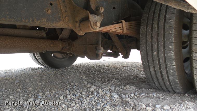 image for item DC1853 2003 Ford Econoline E450 Super Duty shuttle bus