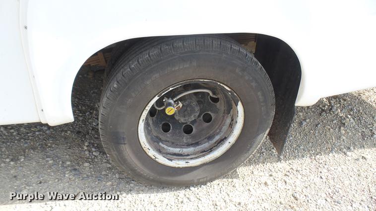 image for item DC1853 2003 Ford Econoline E450 Super Duty shuttle bus
