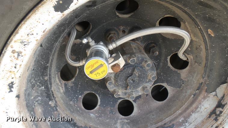 image for item DC1853 2003 Ford Econoline E450 Super Duty shuttle bus