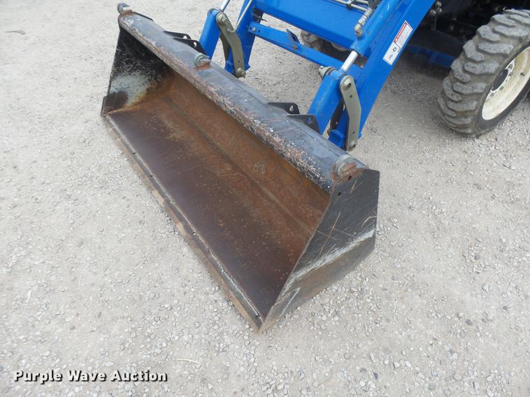 image for item DC3767 2006 New Holland TC34DA MFWD tractor