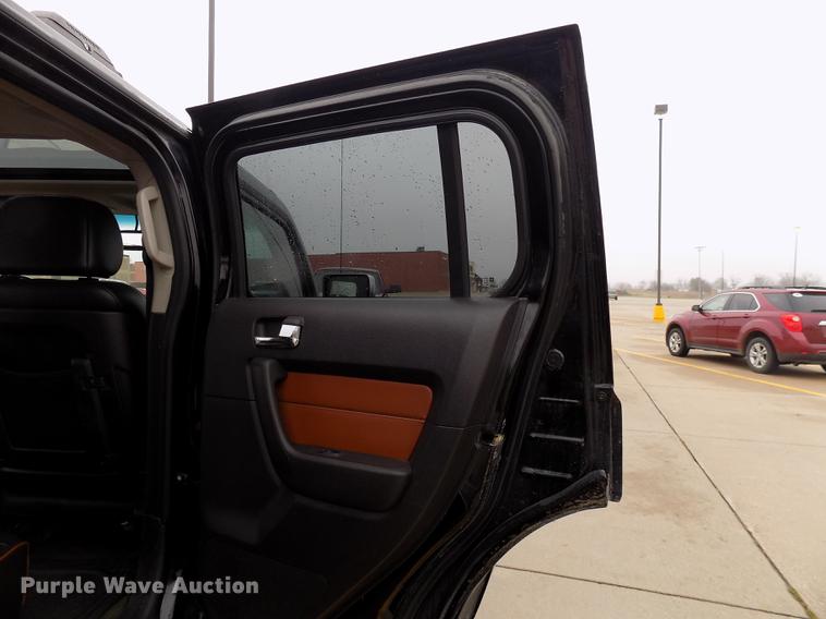 image for item DC4754 2006 Hummer H3 SUV