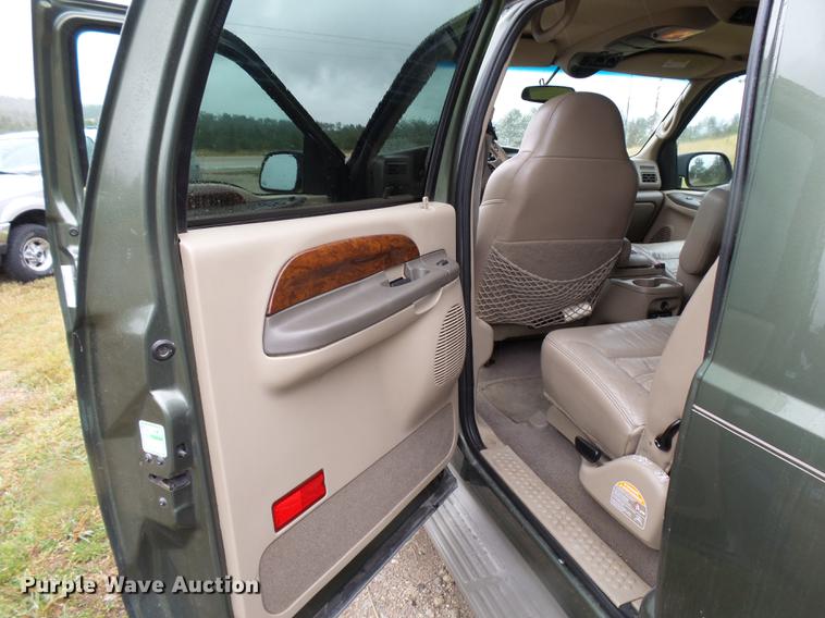 image for item DC6412 2000 Ford Excursion Limited SUV
