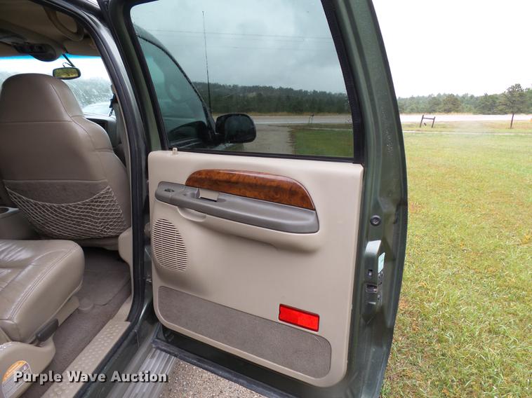 image for item DC6412 2000 Ford Excursion Limited SUV